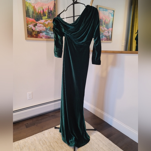 Wear Your Love Dresses & Skirts - NWT Wear Your Love Green Velvet Off The Shoulder Gown Size 4